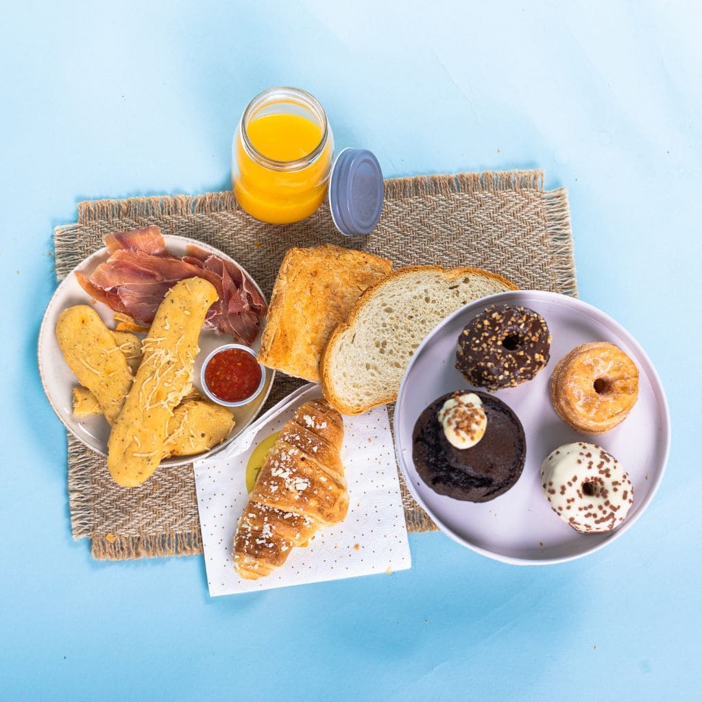 Foto de los general de los productos del desayuno mixto de Canella en Rama