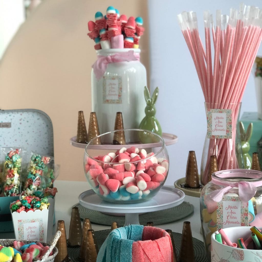 Foto en detalle de la mesa el coso 4 niñas elaborada por Canella en Rama