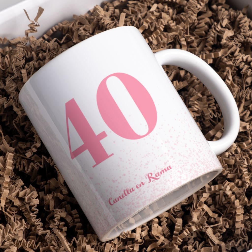 Taza feliz cumpleaños en caja ofrecida por Canella en Rama