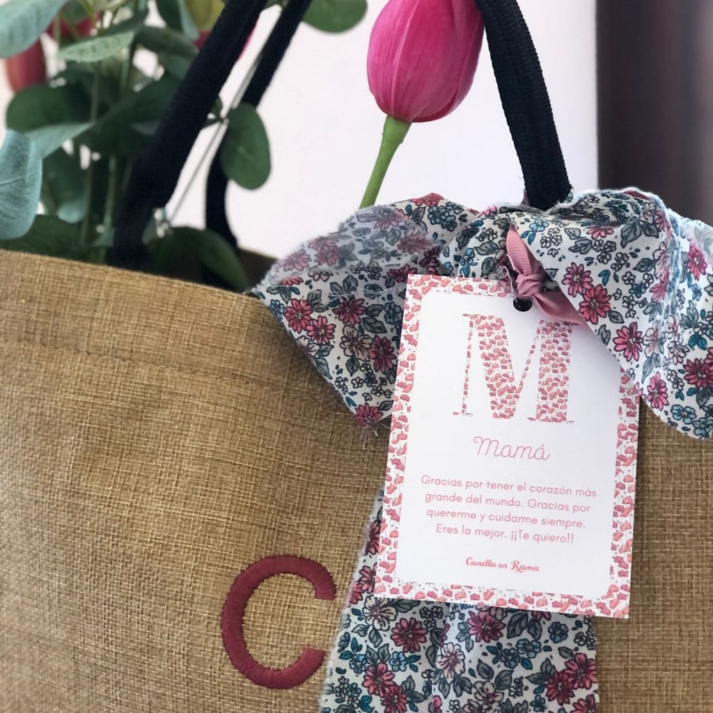 Tarjeta, bolsa y tulipán del día de la madre ofrecido por Canella en Rama