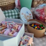 Chuches de pulsera con decoración de conejo para la mesa dulce de Canella en Rama
