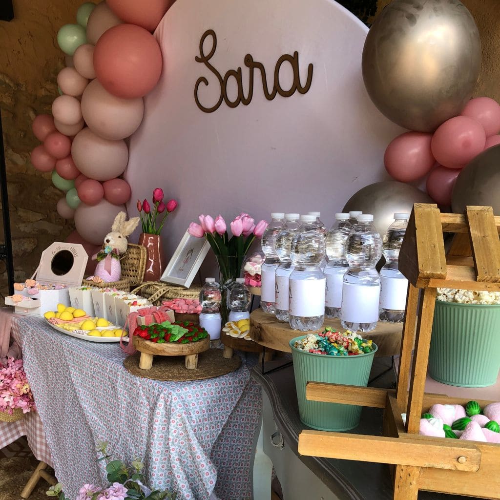 Foto en general de la mesa dulce de Sara de Canella en Rama