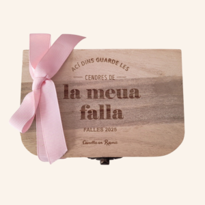 Caja de cenizas con un lazo rosado ofrecido por Canella en Rama
