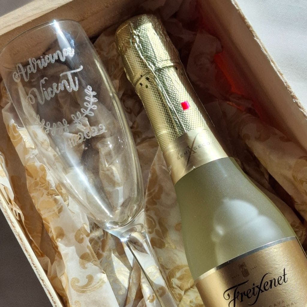 Copa de cava grabada de la colección de regalos personalizados de Canella en Rama