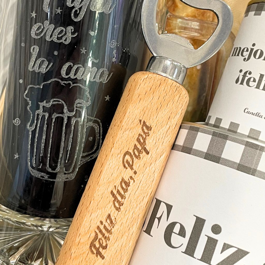 Destapador de cerveza de madera personalizado y jarra grabada "Papá eres la caña"