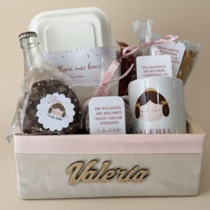 Desayuno de fallera en caja personalizada con el nombre Valeria